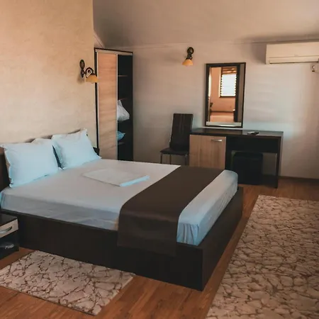 Delta Est & Restaurant 3*