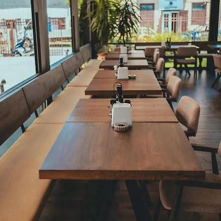 Delta Est & Restaurant 3*