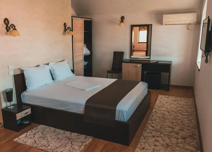 Delta Est & Restaurant 3*