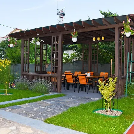 Delta Est & Restaurant ホテル スリナ