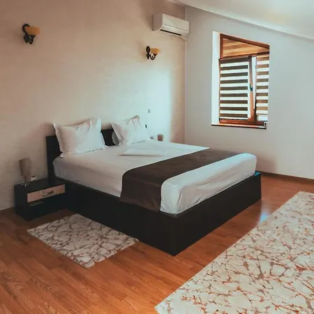 فندق Delta Est & Restaurant 3*