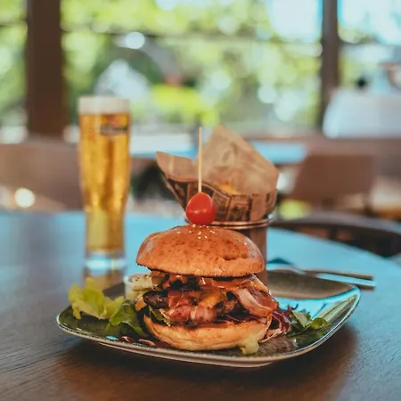 فندق Delta Est & Restaurant 3*