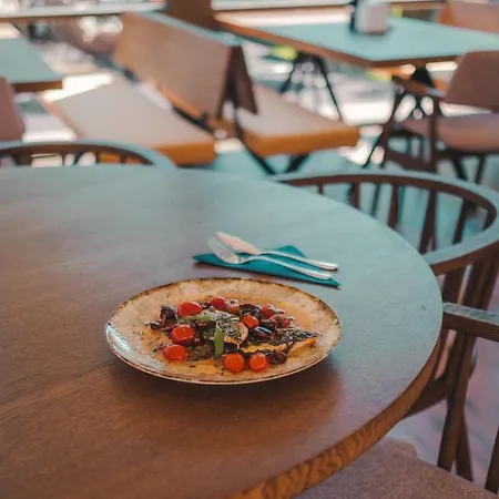 Delta Est & Restaurant ホテル
